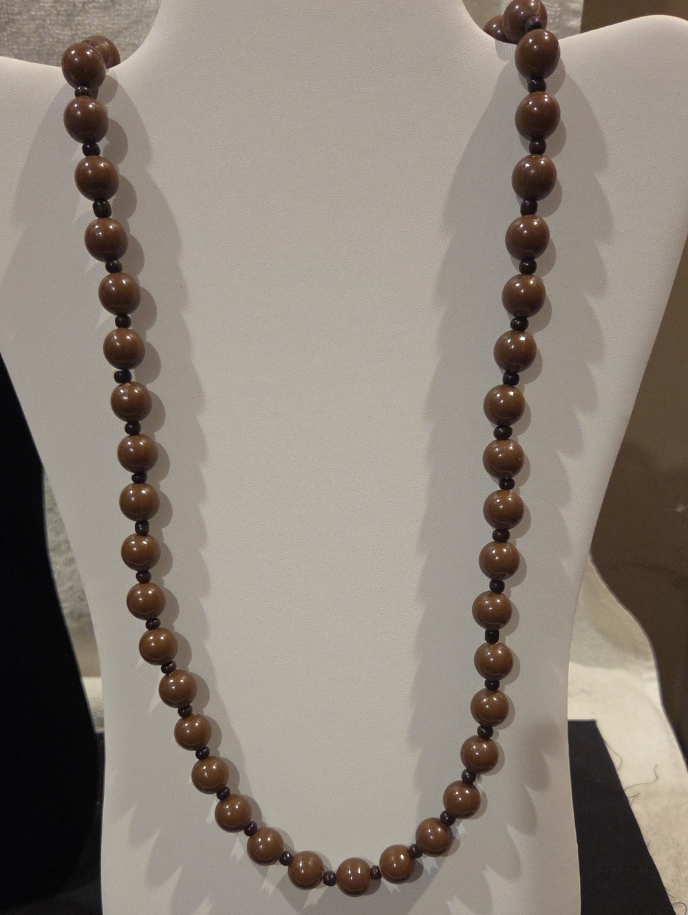 BROWN BEADED NECKLACE